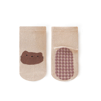 Non slip sole on baby socks