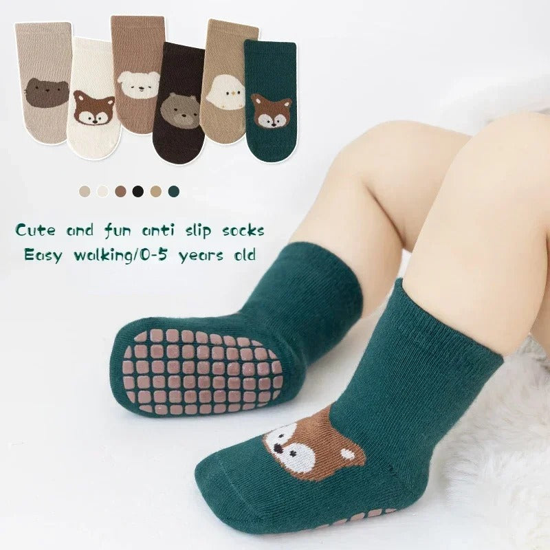 Non slip sole on baby socks
